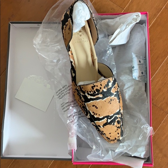 Vince Camuto Kordie Flats - Picture 8 of 8